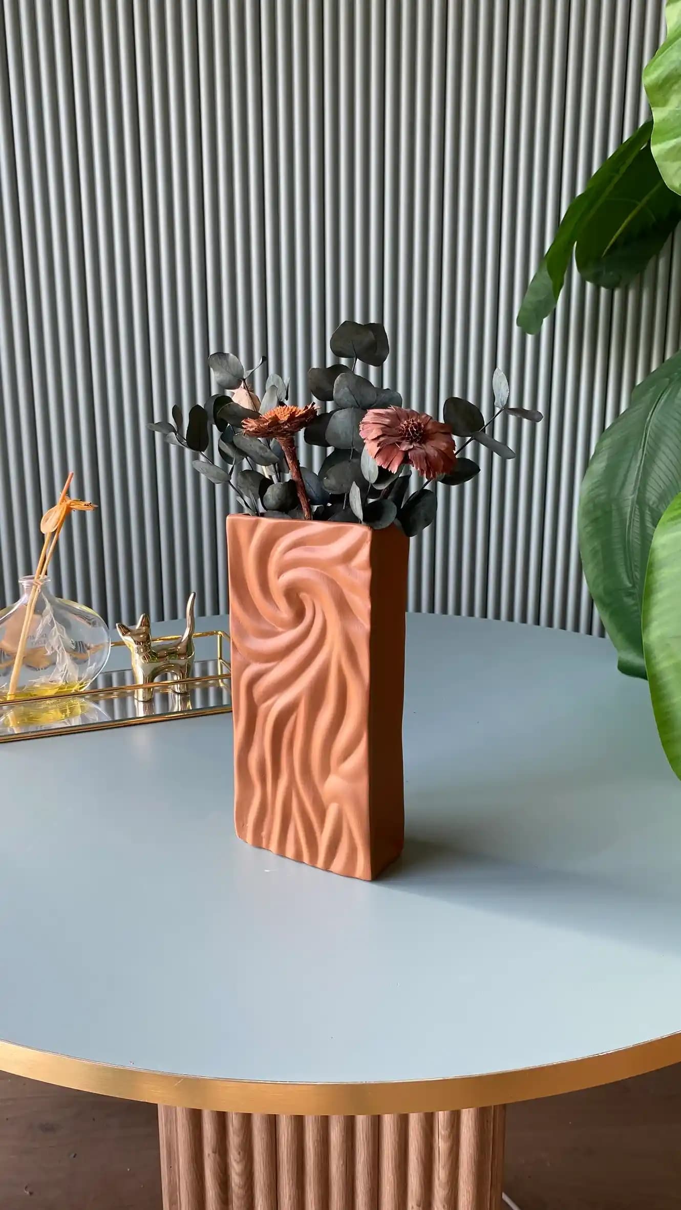 Vena Seramiklerin Dayanıklılığı ve Estetik Özellikleri İnceleniyor