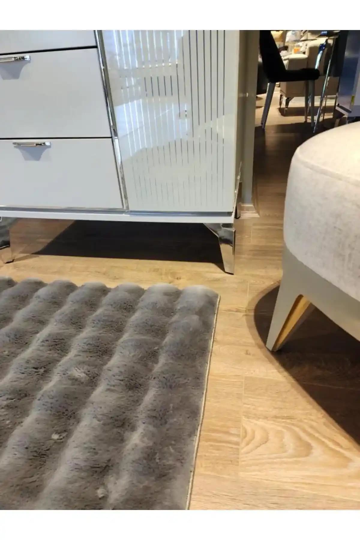 Yatak Odası Dekorasyonunda Konfor ve Estetiği Bir Arada Sunan Peluş Halı Seçenekleri