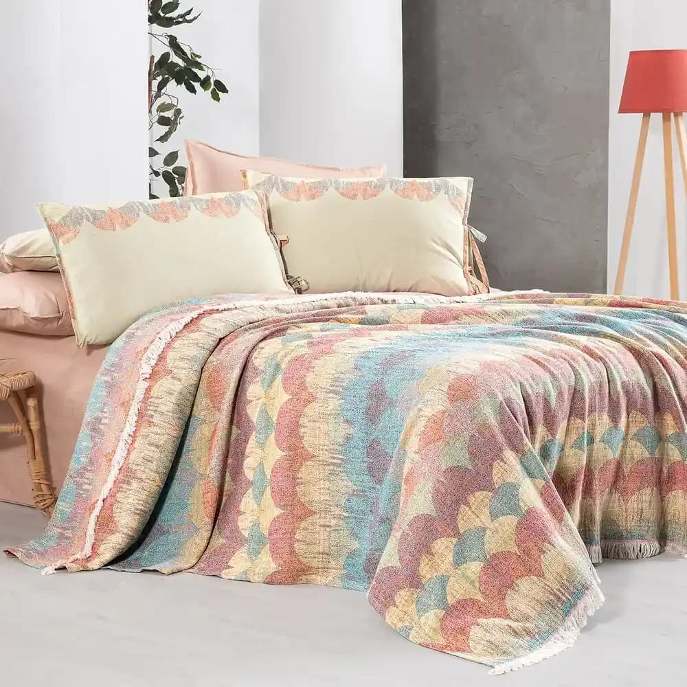 Yatak Odası Dekorasyonunda Pike Takımı Seçimi ve Uygun Tasarımlar Hakkında Kılavuz