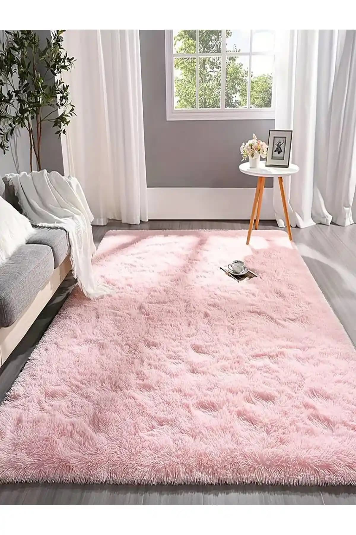 Yatak Odası Dekorasyonunda Yumuşak Peluş Halıların Estetik ve Konfor Katkısı