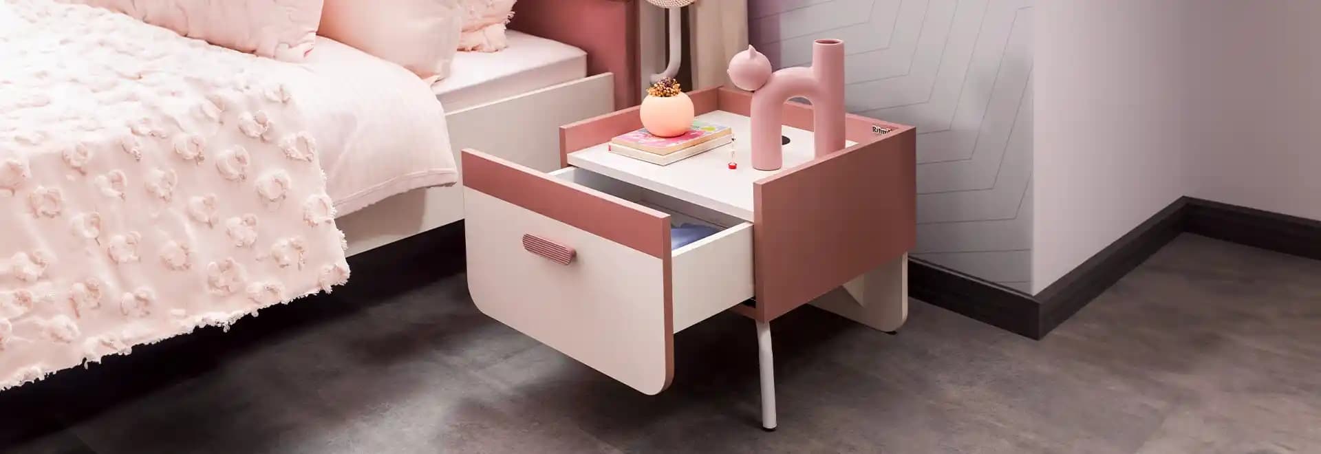 Yatak Odası Mobilyasında Fonksiyonel Komodinlerin Tasarımı ve Kullanım Avantajları