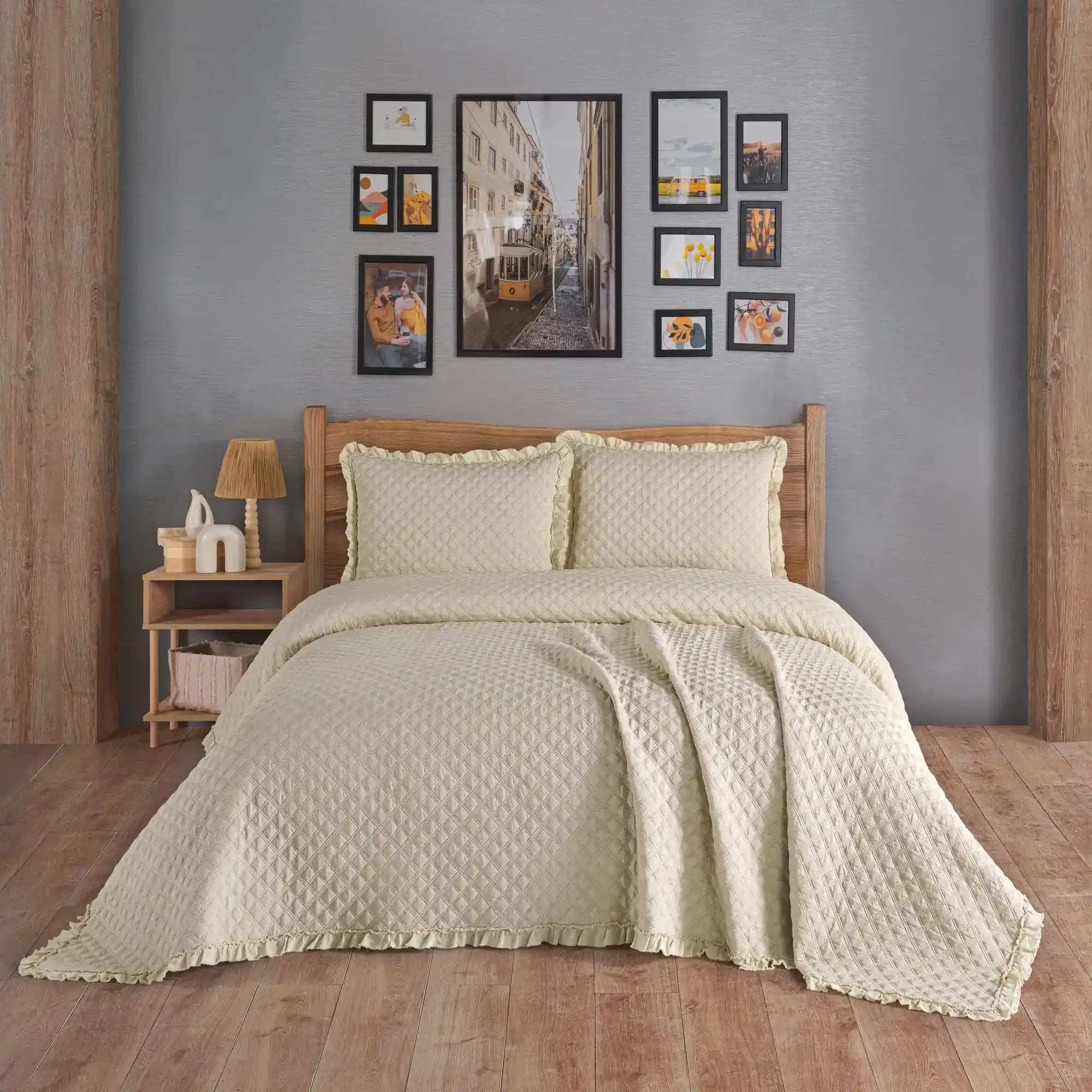 Yatak Örtüleri ile Oda Dekorasyonunu Yenilemenin En Etkili Yolları ve Seçim İpuçları