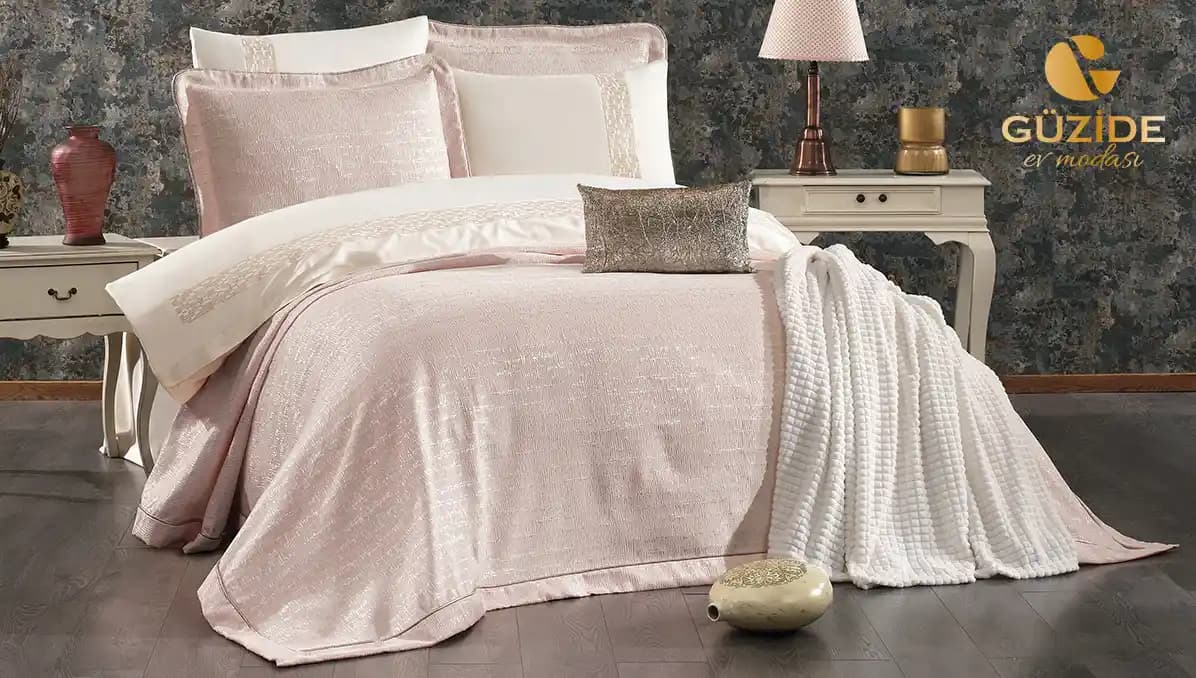 Yatak Örtüleri ile Yatak Odası Dekorasyonunu Yenilemenin Etkili Yolları ve Trendler