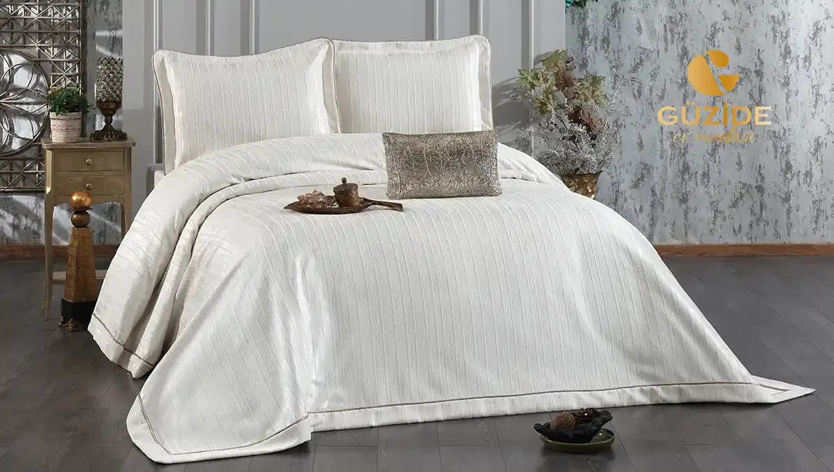 Yatak Örtülerinde Dekoratif ve Fonksiyonel Seçenekler: Malzeme, Tasarım ve Bakım İpuçları