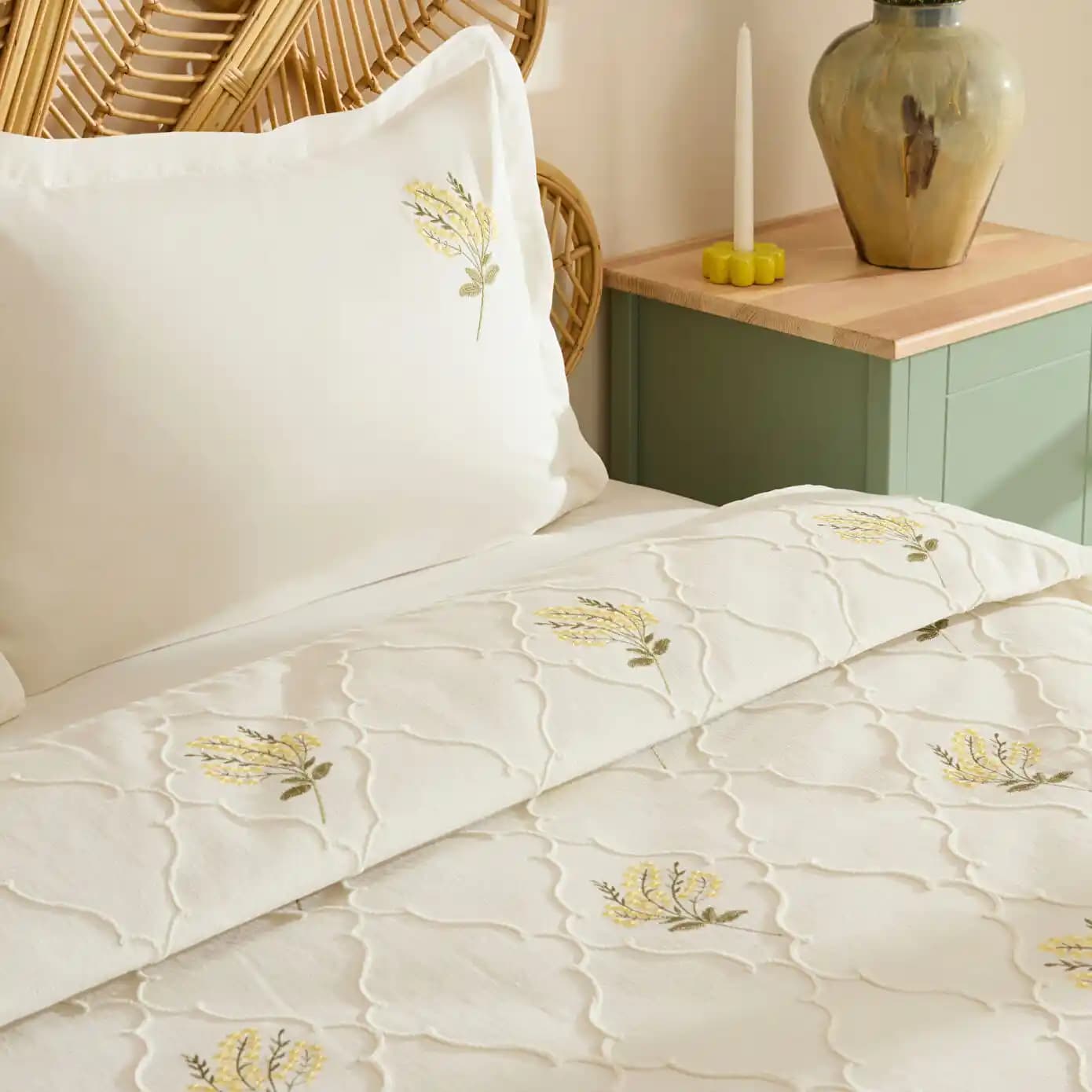 Yatak Pike Takımı Seçiminde Dekorasyon Uyumunun Önemi ve Doğru Tercih Rehberi