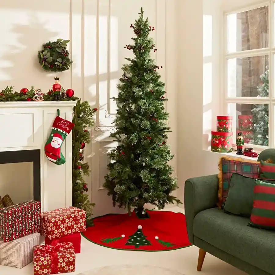Yılbaşı Ağacı Setleri ve Ev Dekorasyonunda Uyum Sağlama Rehberi
