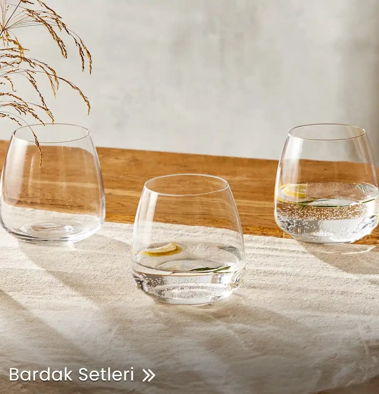 Zarif ve Kullanışlı Bardak Setleri: Estetik ve Fonksiyonelliğin Buluşması
