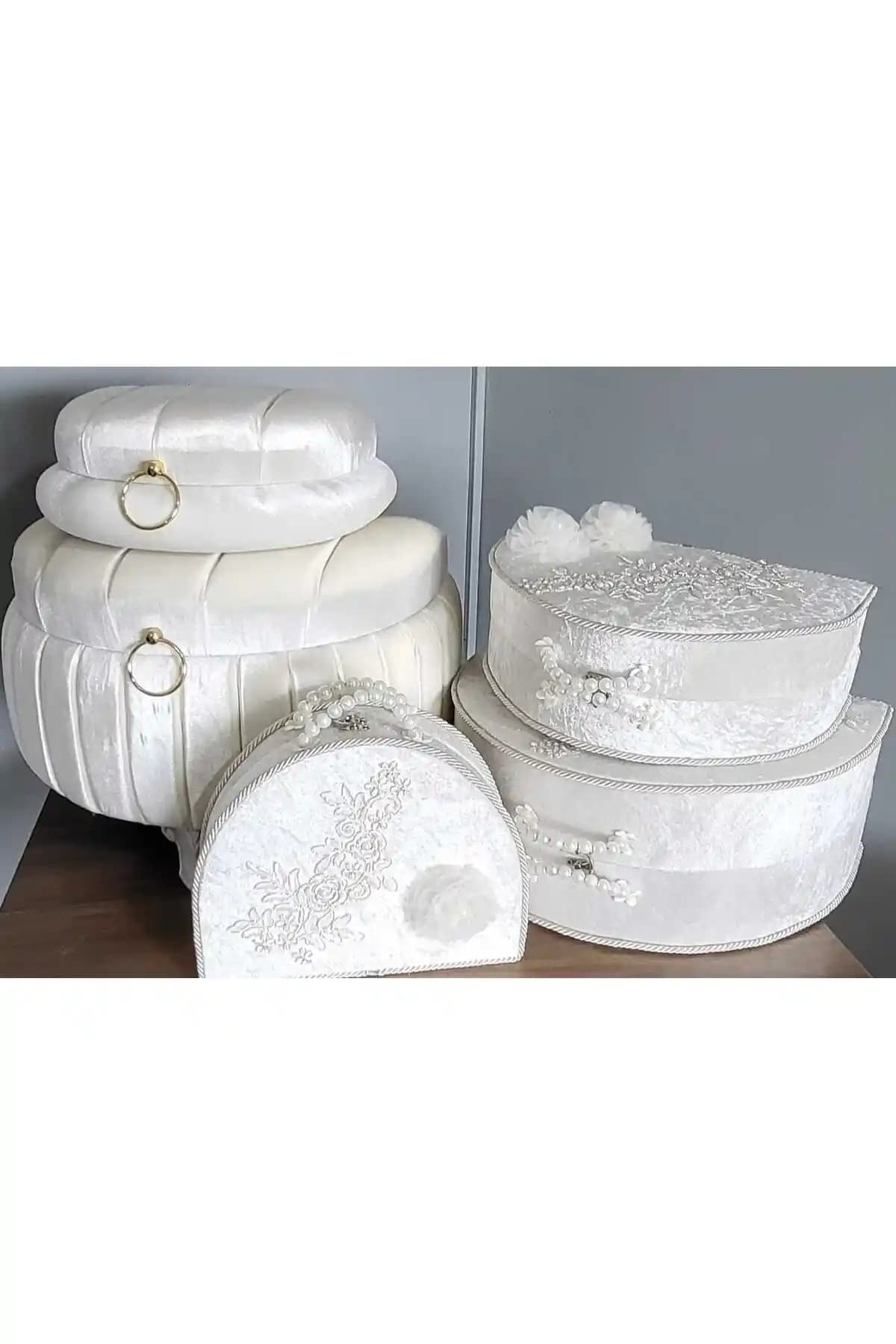 Duru Çeyiz San<dı>kları Karşılaştırması: Şevval ve Güllü Setleri Hakkında Bilgiler