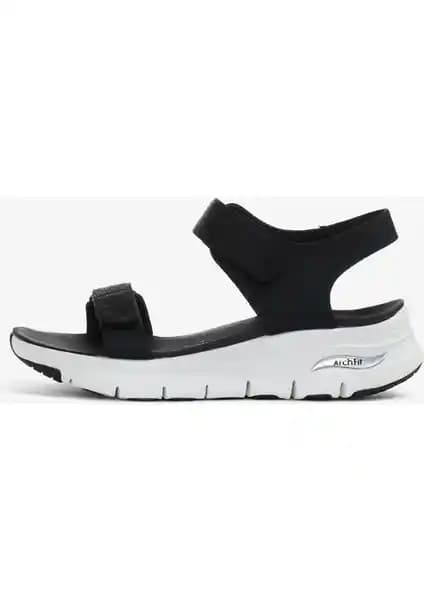 Skechers ARCH FIT Kadın Siyah Sandalet Konfor ve Şıklığı Bir Arada Sunar