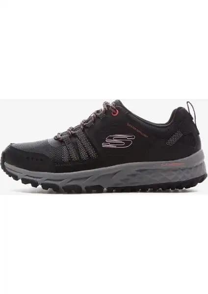 Skechers Kadın Siyah Spor Ayakkabı: Şıklık ve Konforu Bir Arada Sunan Model