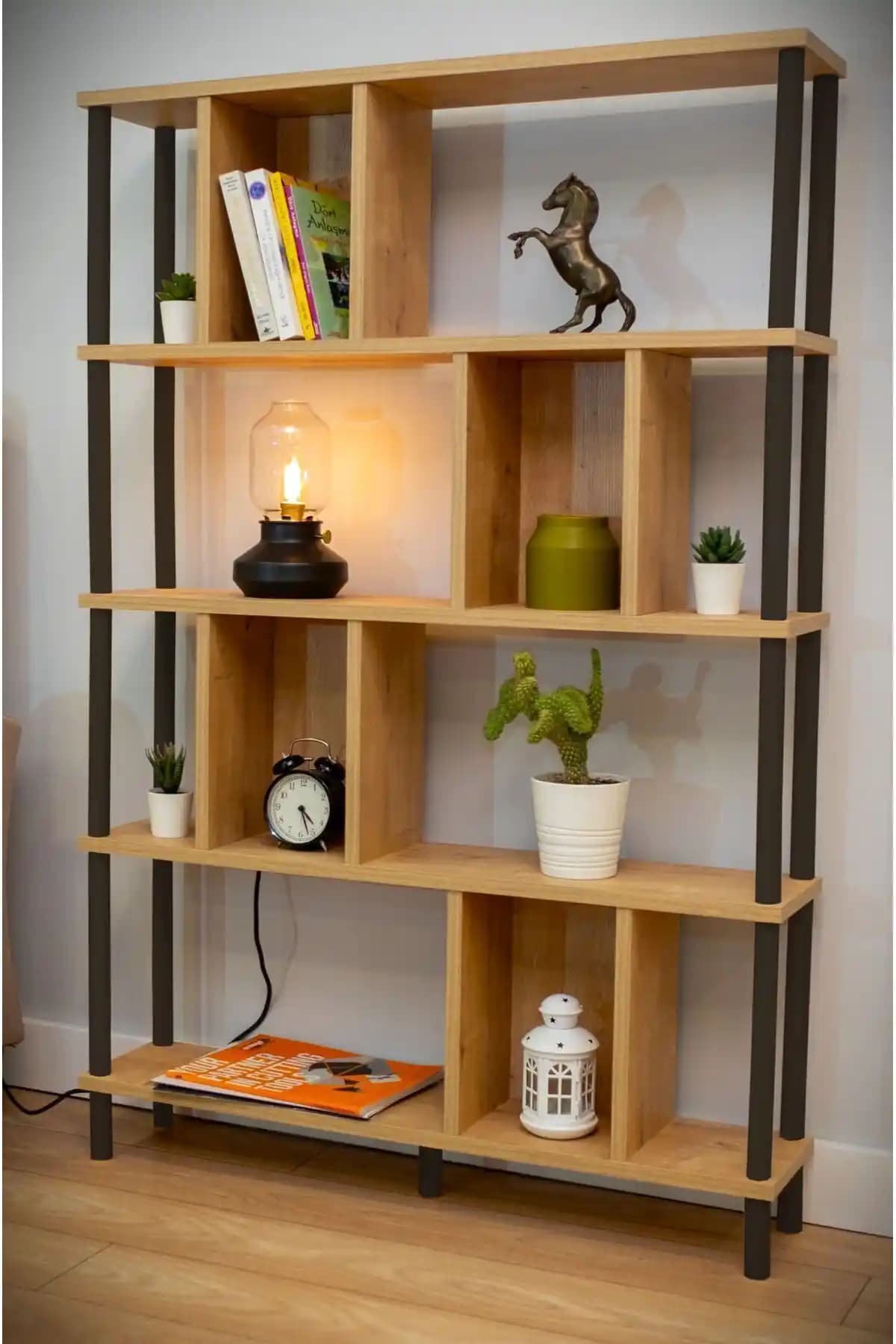 PEKA Yüksek Kalite 5 Raflı Kitaplık: Fonksiyonellik ve Estetik Tasarımın Buluşması