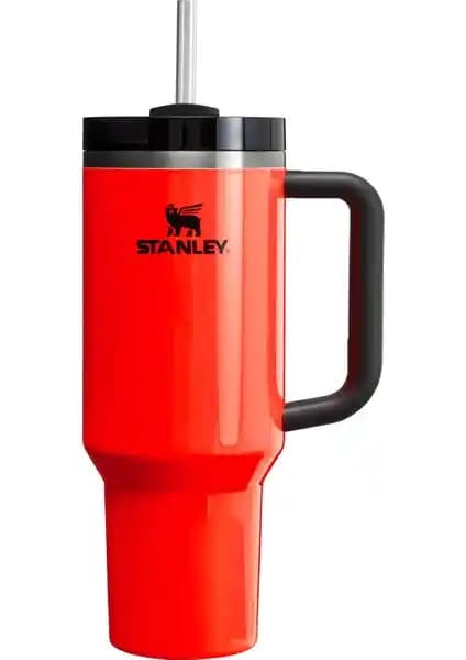 Stanley Termos Karşılaştırması: Quencher Pipetli ve Legendary Classic Bottle modelleri